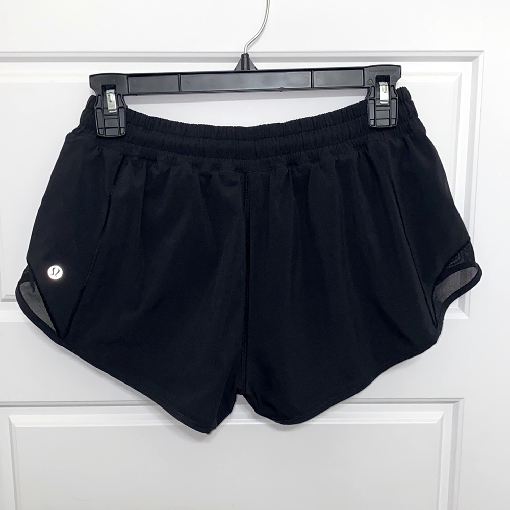 Lululemon hotty hot low-rise lined shorts 2.5” - Picture 3 of 3